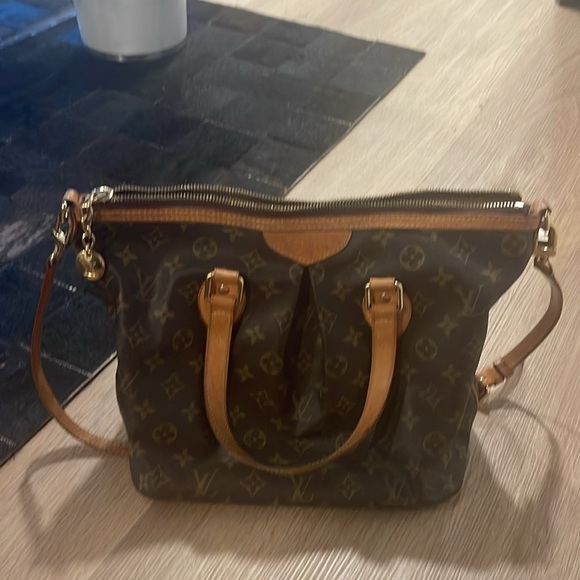 Louis Vuitton Purse -Monogram- very good shape.  Have box and bag original owner - Picture 14 of 15
